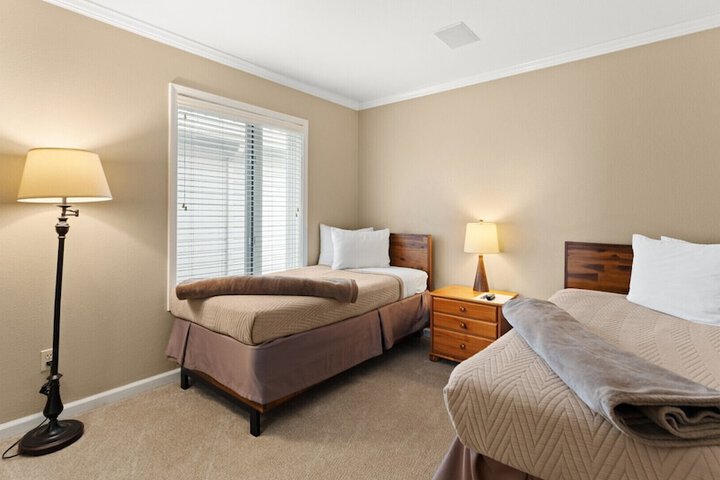 Room 5 of 298