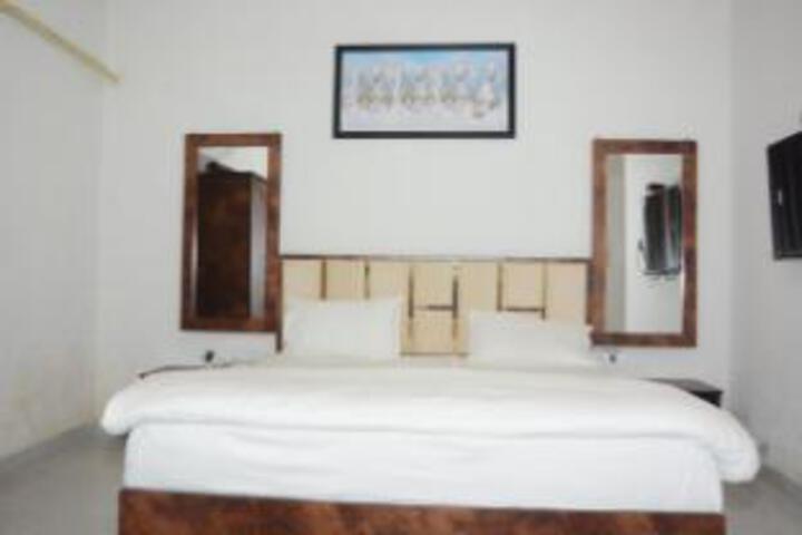 Room 16 of 23