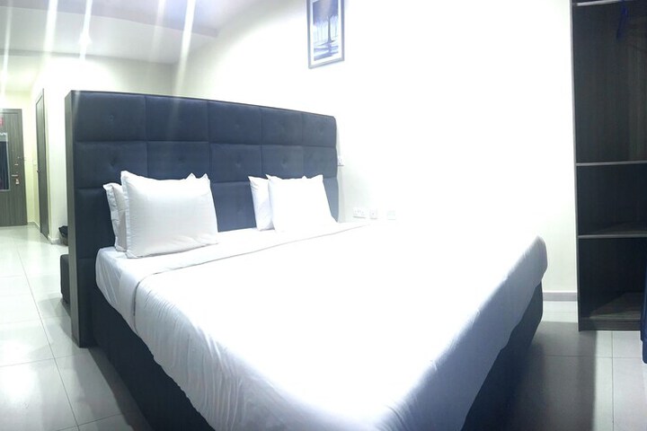 Room 10 of 36