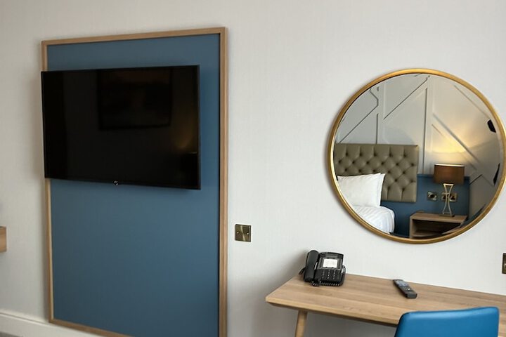 Room 6 of 97