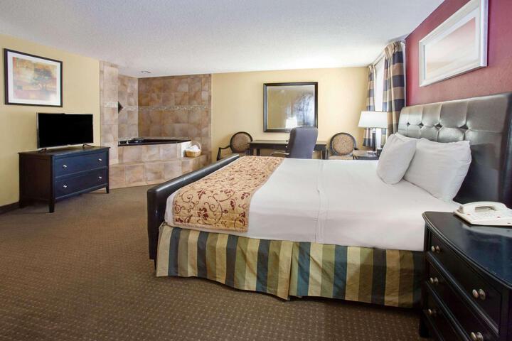 1 King Bed (12 of 17)