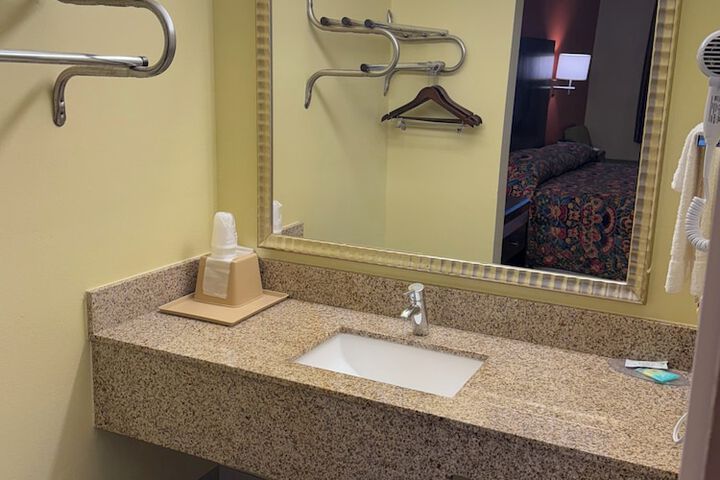 Room 18 of 25