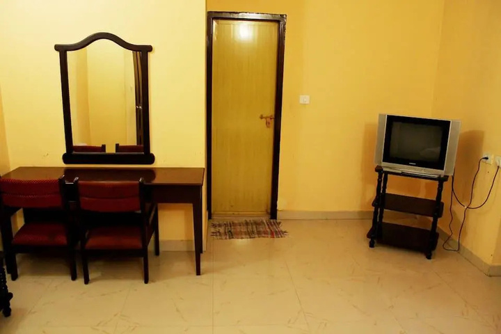 Room 5 of 11