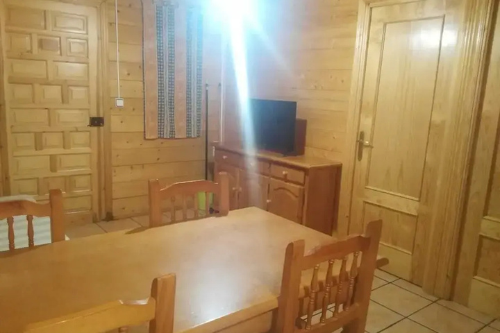 Room 4 of 10