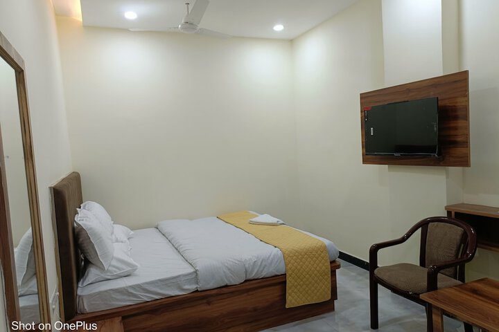 Room 9 of 44