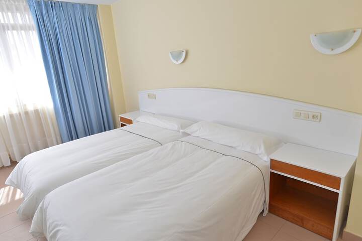 Room 6 of 33