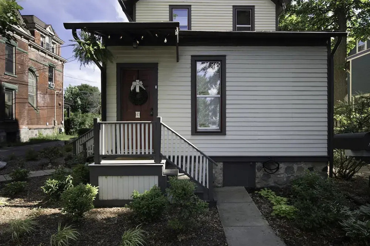 Image of Karas Kottages at W. Kalamazoo Ave