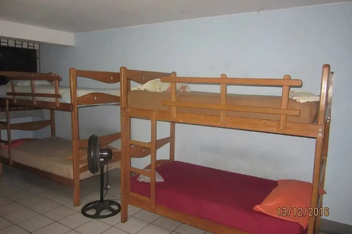 Room 4 of 9