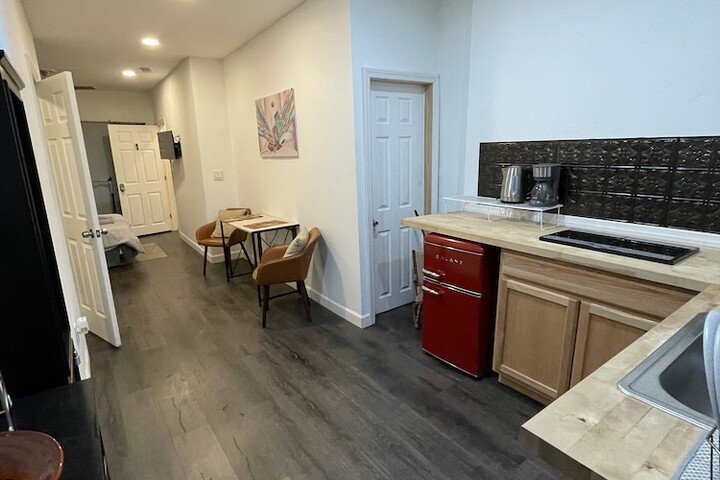 Room 10 of 32