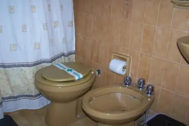 Room 5 of 10