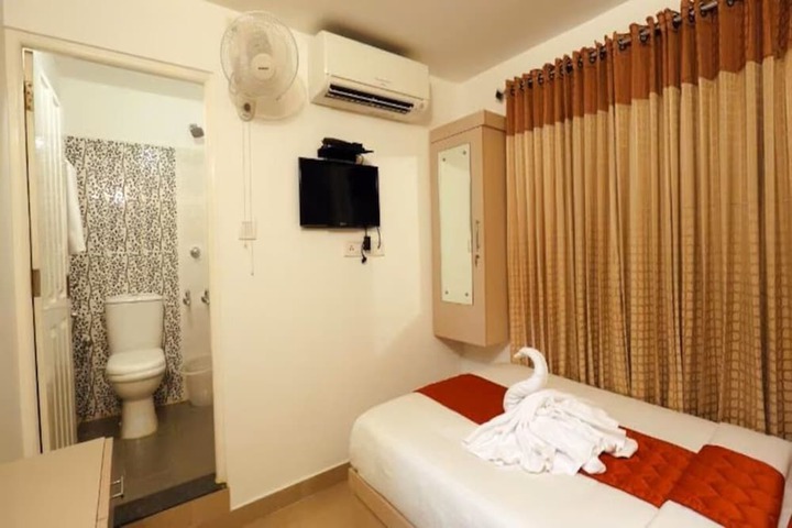 Room 4 of 13