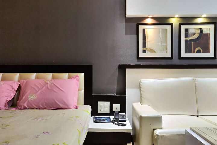 Room 27 of 68