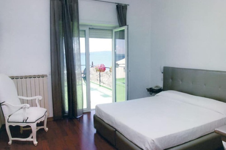 Room 3 of 12