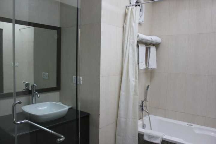 Room 7 of 11