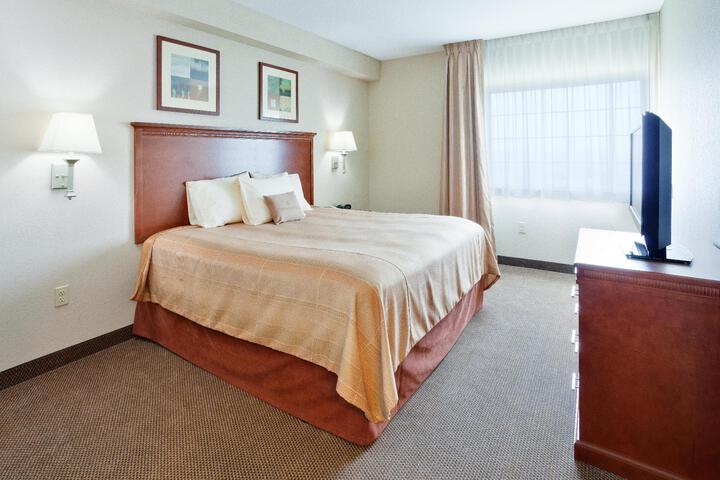 1 Queen Bed Studio Suite (6 of 10)