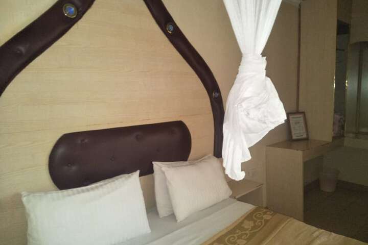 Room 18 of 34