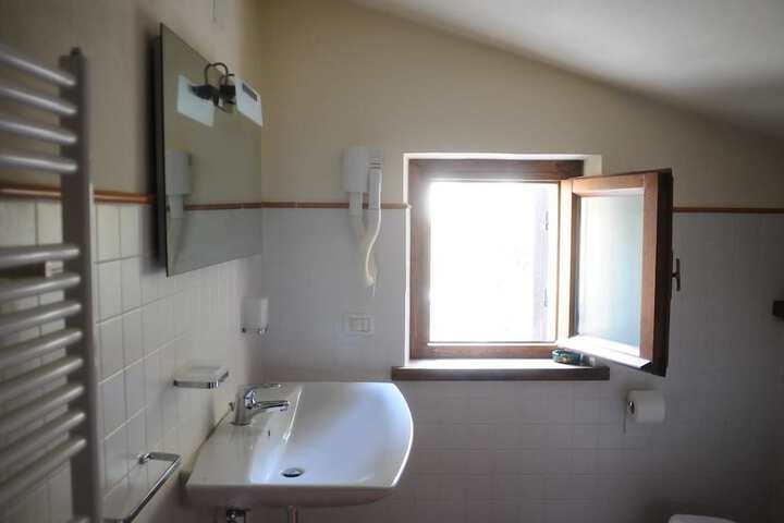 Room 16 of 18
