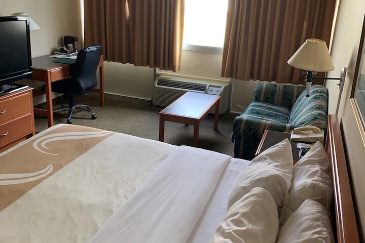 1 King Bed (1 of 19)