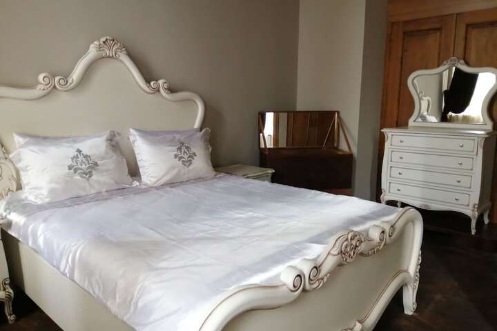 Room 2 of 47