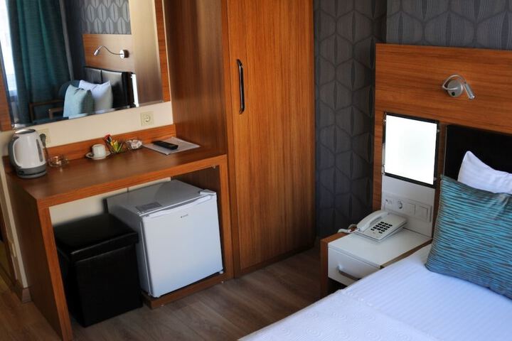 Room 6 of 72
