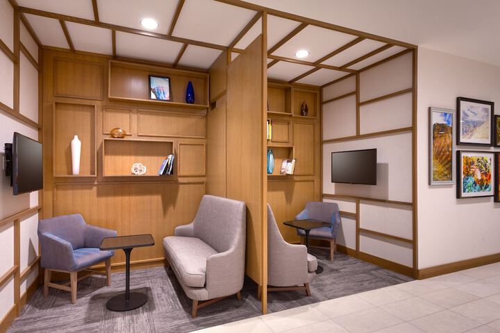 Lobby lounge
