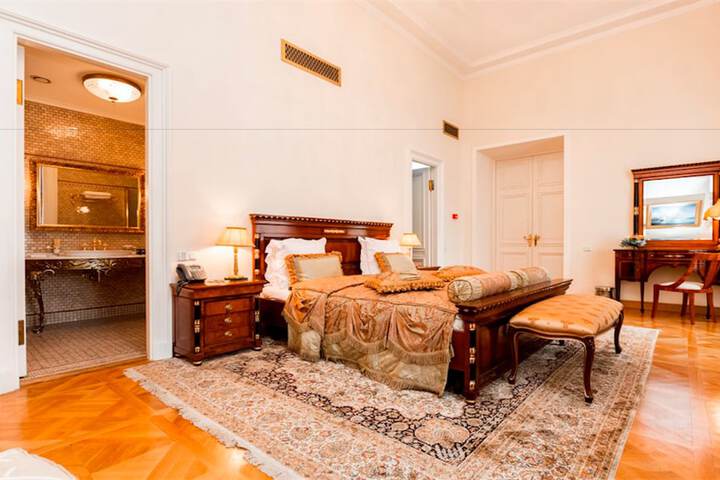 Room 22 of 61