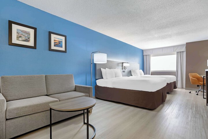 Room 45 of 213