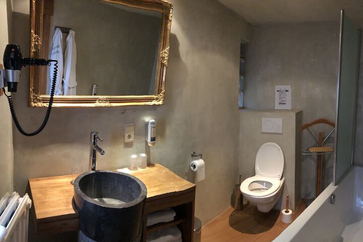 Room 16 of 31
