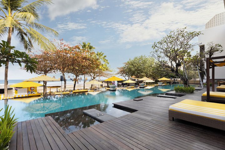 Hotel Pool