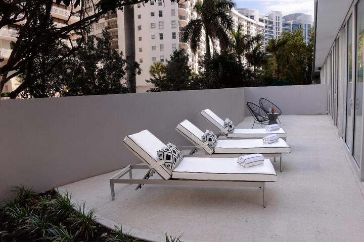 Studio Suite Queen Bed Side Ocean View Sofa Balcony (37 of 38)