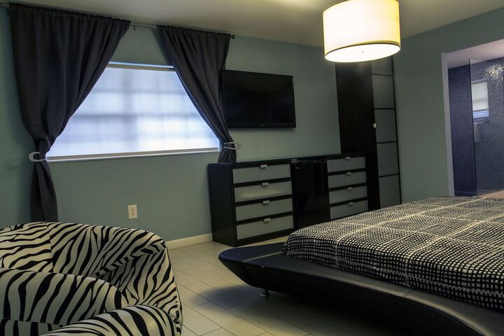 Room 8 of 37