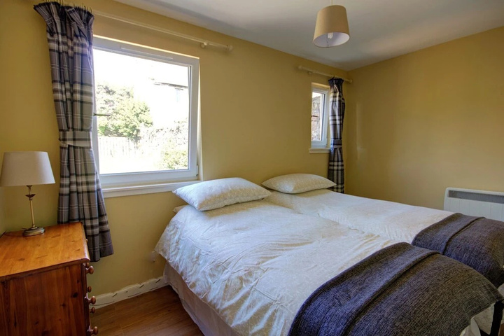 Room 2 of 17