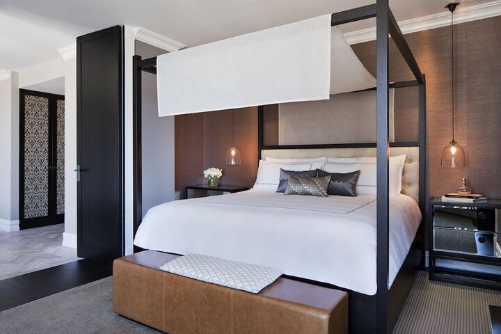 Room 4 of 90