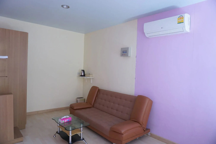 Room 6 of 13