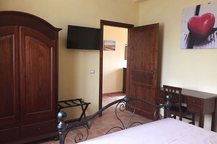 Room 6 of 63