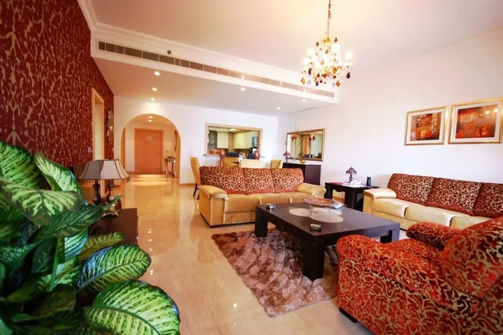 Room 4 of 7