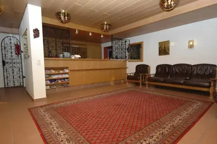 Room 5 of 8