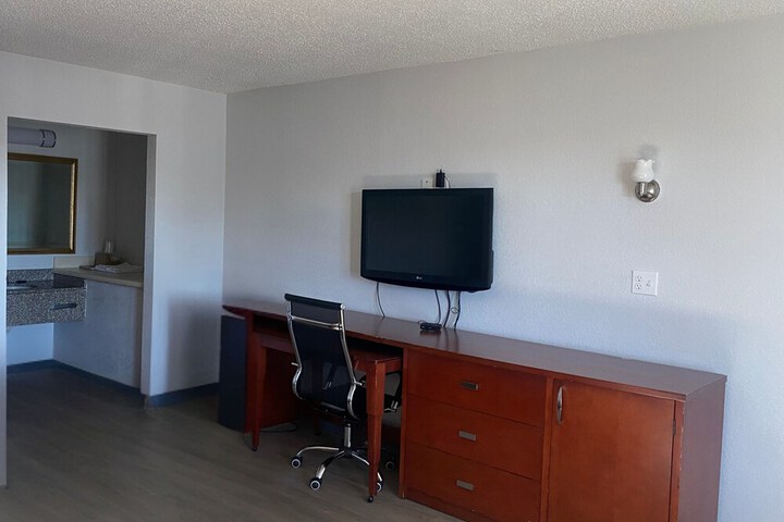 Room 19 of 39