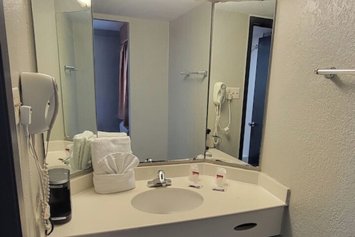 Room 3 of 10