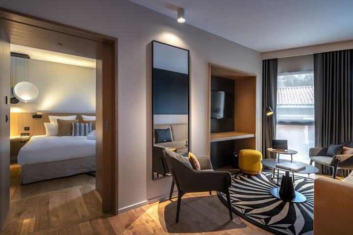 Room 28 of 51
