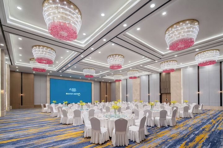 Ballroom/Hall 75 of 87
