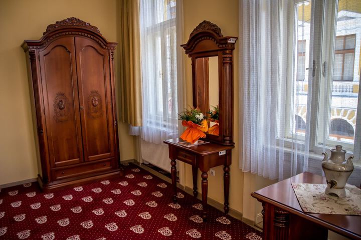 Room 27 of 39
