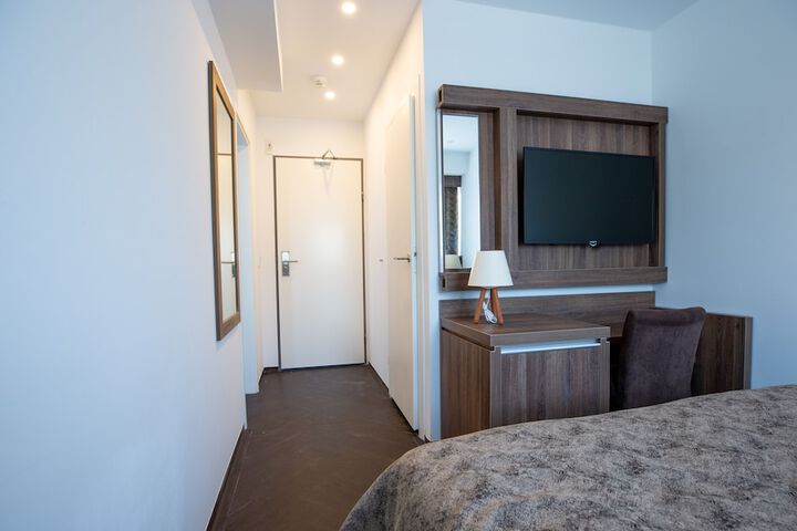 Room 22 of 46