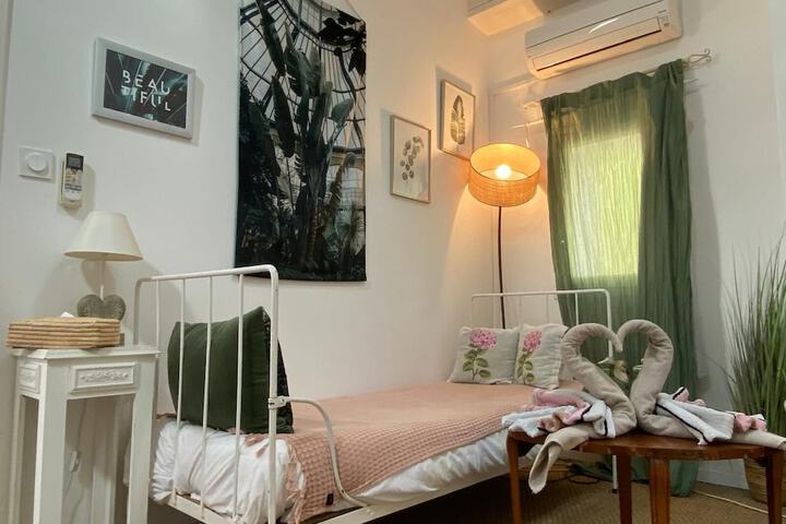 Room 12 of 52