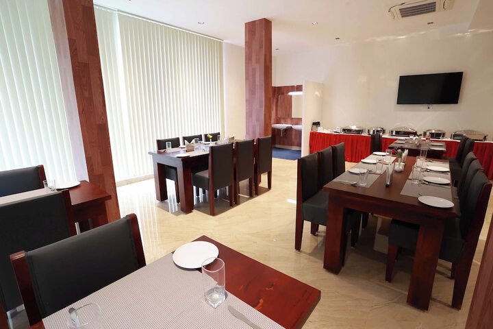 Dining 74 of 79