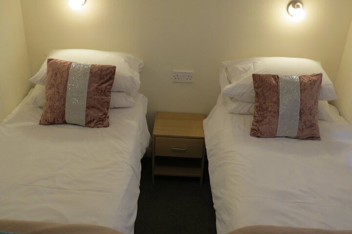 Room 4 of 11
