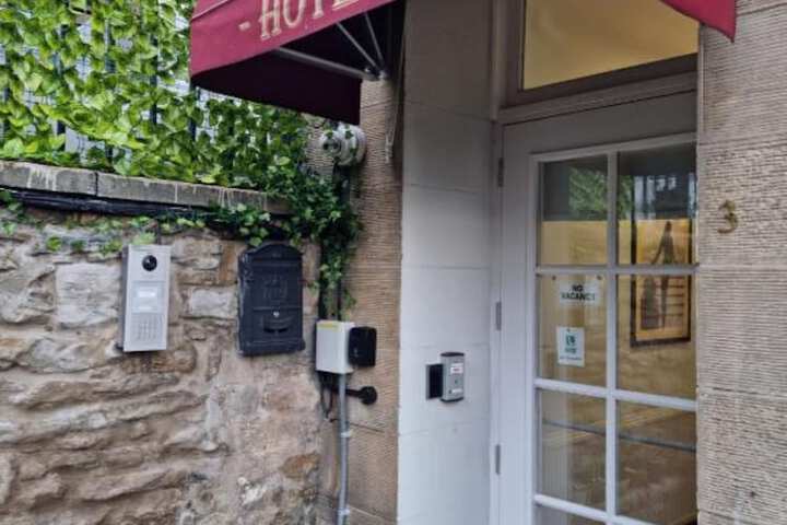 Hotel Exterior 33 of 34