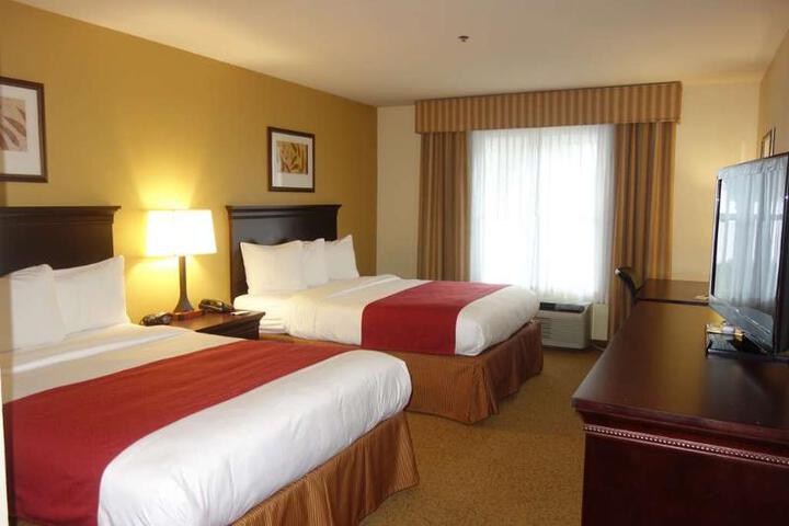 2 Queen Beds (1 of 3)