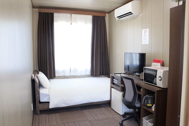 Room 3 of 18