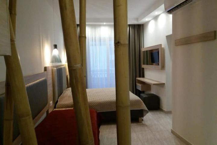 Room 6 of 38